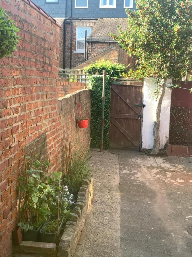 Lovely City Town House With Free Parking Sleeps 2 To 6 Guests 约克 外观 照片