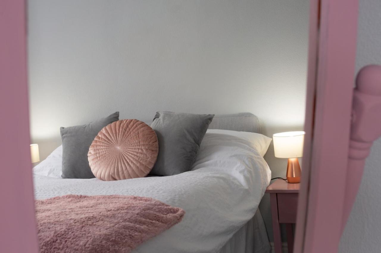 Lovely City Town House With Free Parking Sleeps 2 To 6 Guests 约克 外观 照片