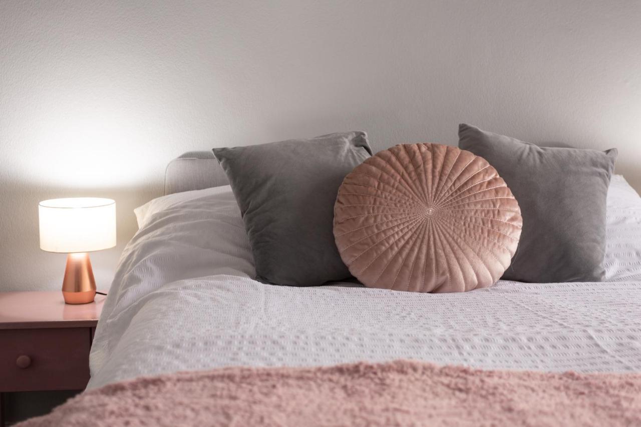 Lovely City Town House With Free Parking Sleeps 2 To 6 Guests 约克 外观 照片