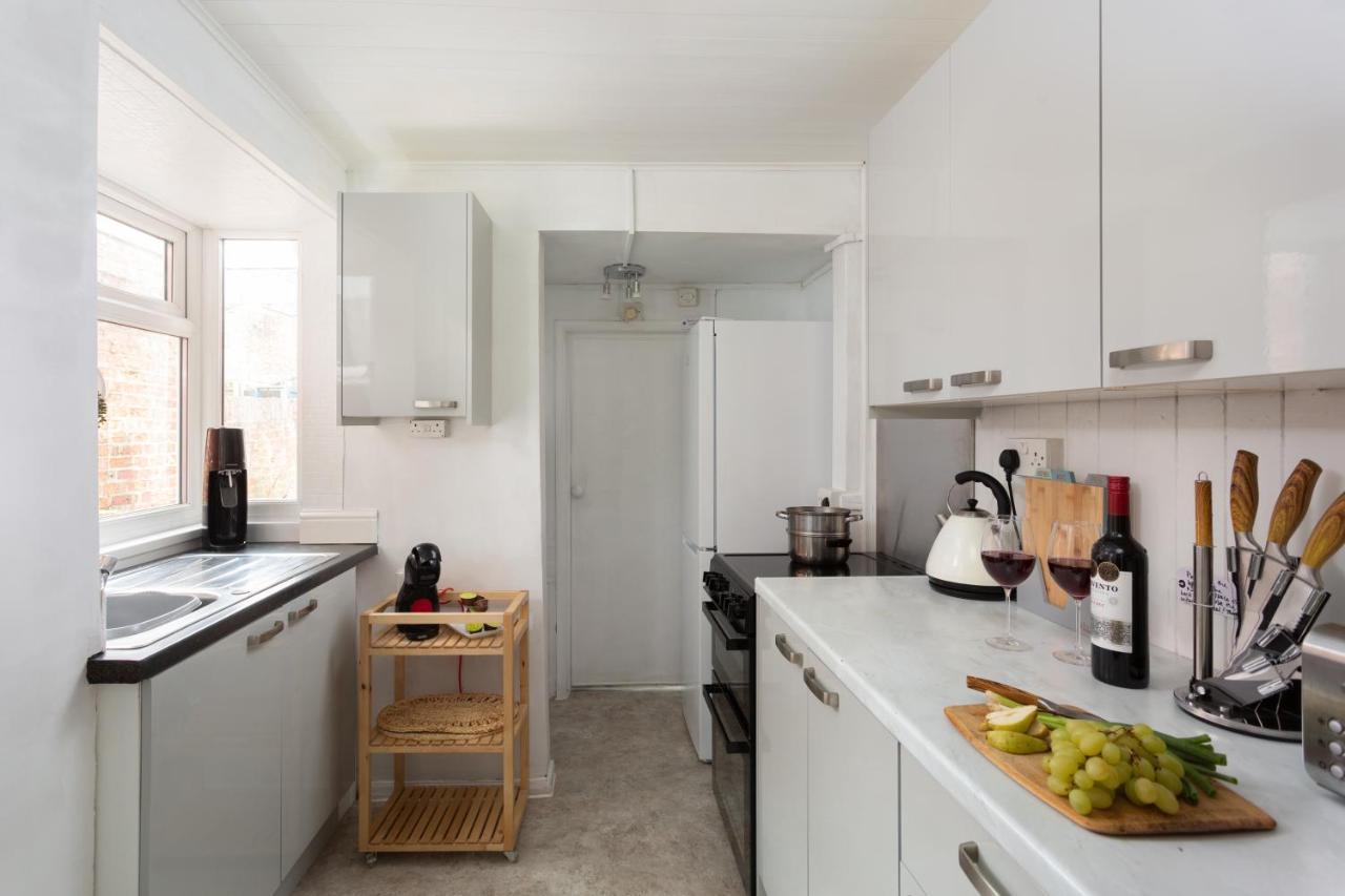 Lovely City Town House With Free Parking Sleeps 2 To 6 Guests 约克 外观 照片