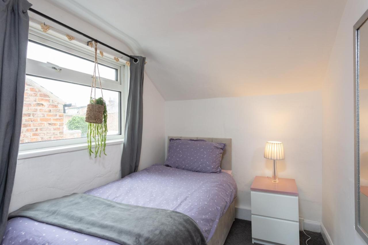 Lovely City Town House With Free Parking Sleeps 2 To 6 Guests 约克 外观 照片